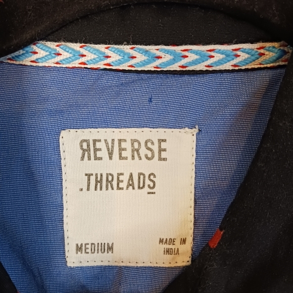 Size Medium Reverse Threads Mens Dress Shirt Short Sleeve  Black Red Floral NWOT - Picture 4 of 4